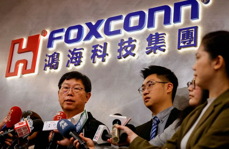 foxconn-first-quarter-revenue-jumps-aafc