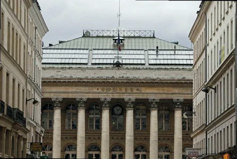 france-stocks-higher-close-trade-812b