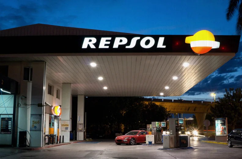 global-energy-stocks-climb-oil-9656