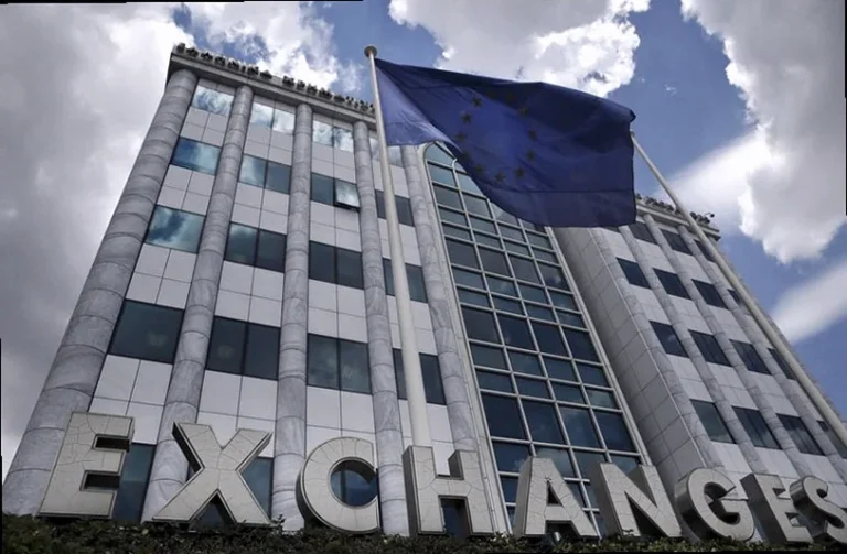 greece-stocks-higher-close-trade-9e50