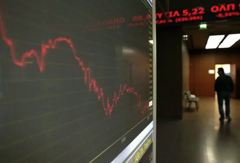 greece-stocks-lower-close-trade-0163