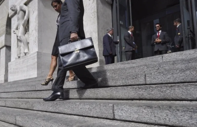 italy-stocks-higher-close-trade-2598