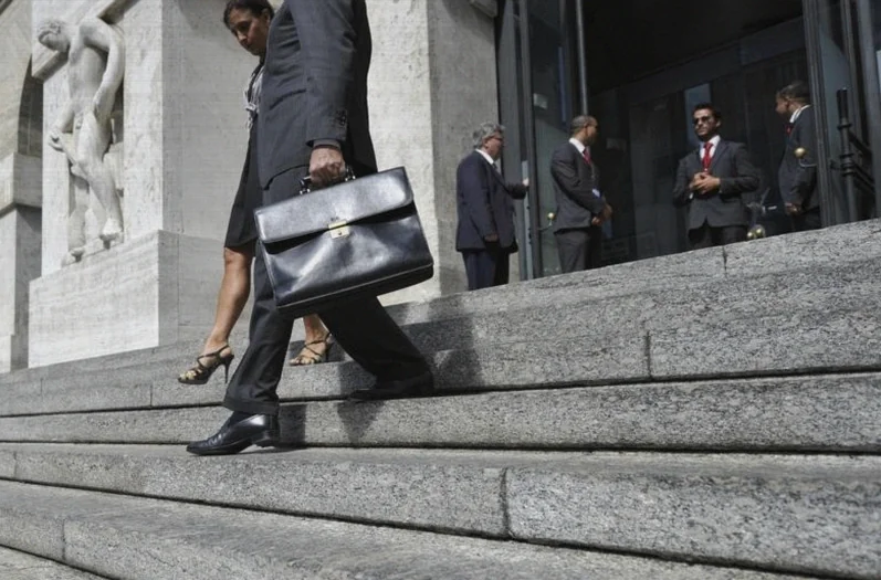 italy-stocks-higher-close-trade-3e96