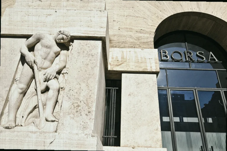 italy-stocks-higher-close-trade-8042