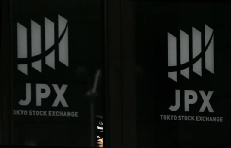 japan-stocks-higher-close-trade-c227