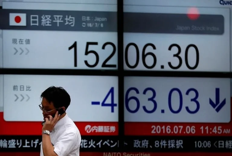japan-stocks-higher-close-trade-ef34