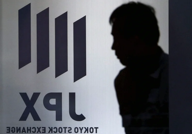 japan-stocks-lower-close-trade-6678