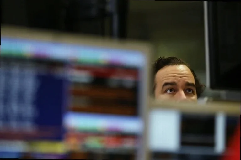 macquarie-china-hog-prices-fall-828c