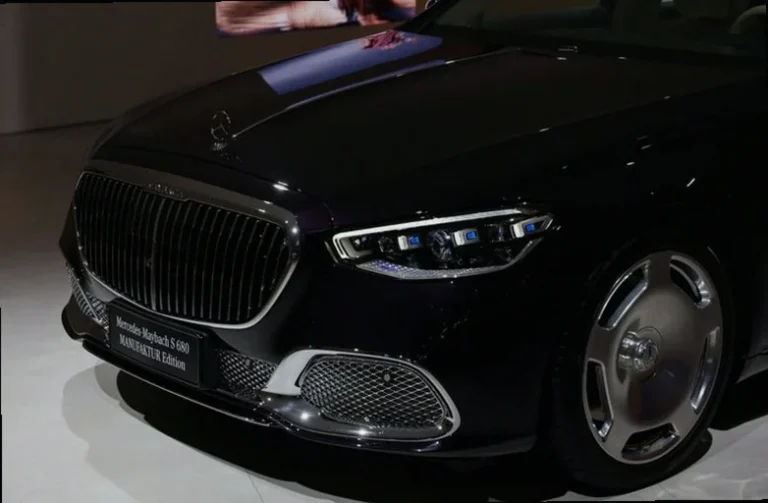 mercedes-investors-warn-luxury-focus-5627