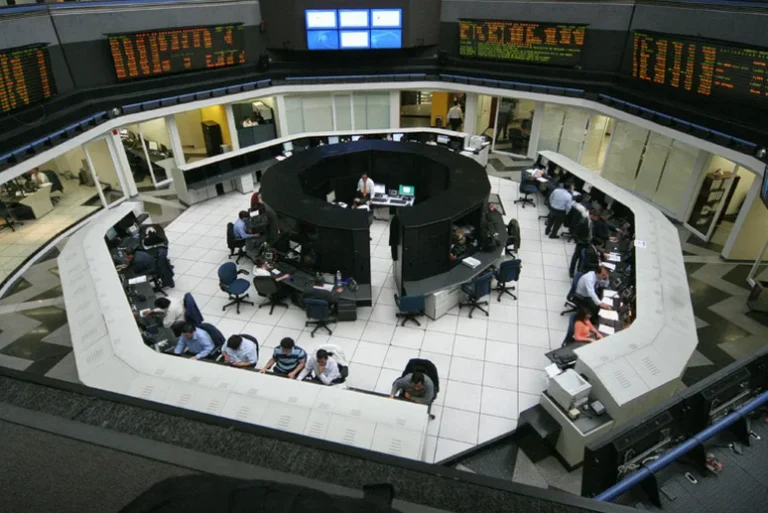 mexico-stocks-lower-close-trade-fb37