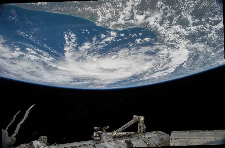 mitsubishi-heavy-shares-rise-artemis-d459