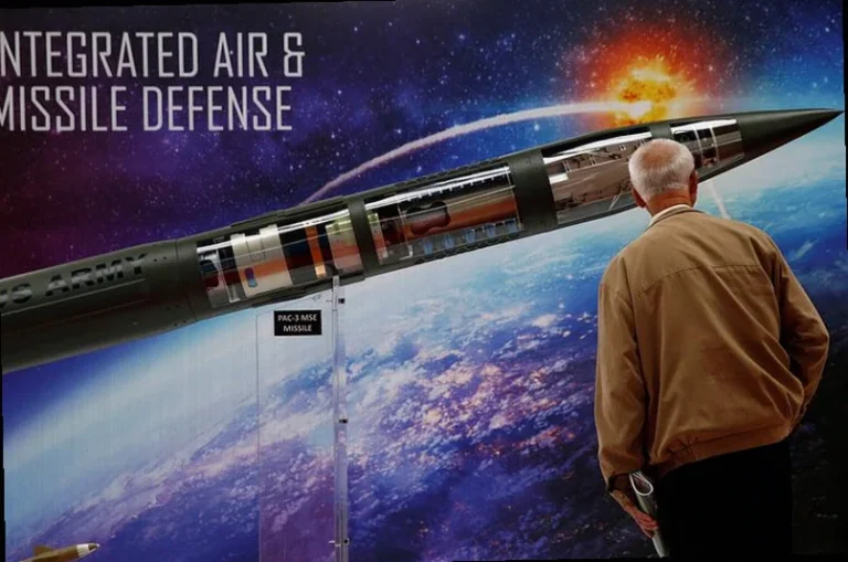 navy-arming-warships-patriot-missiles-4a09