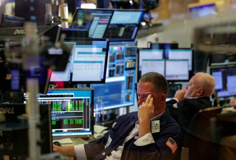 norway-stocks-lower-close-trade-9241