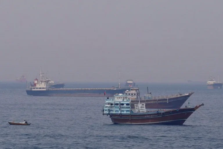 paint-planes-iran-war-lifts-9de7