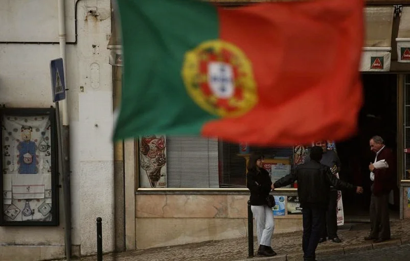 portugal-stocks-lower-close-trade-832a