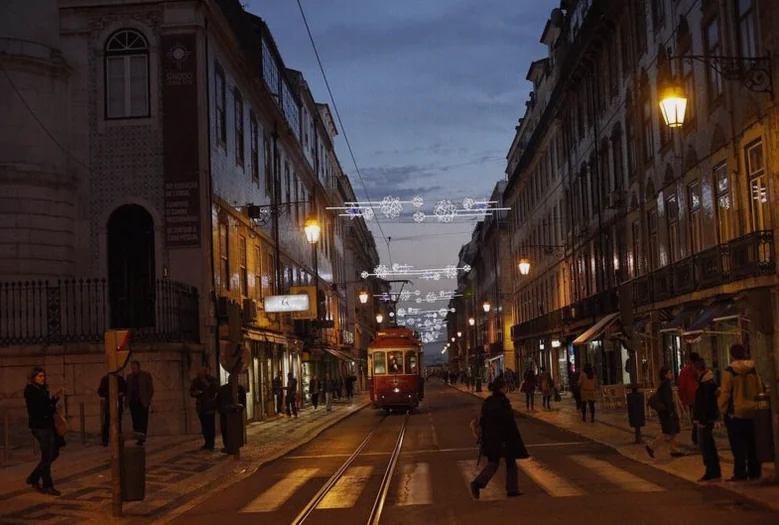 portugal-stocks-lower-close-trade-ca83