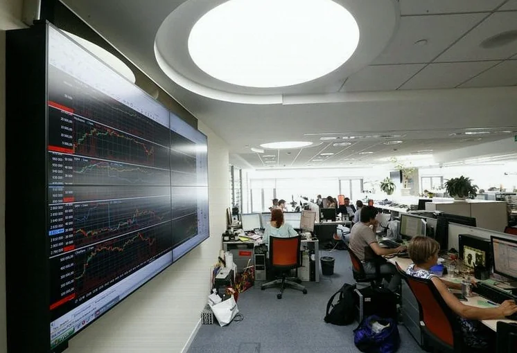 russia-stocks-lower-close-trade-47c3