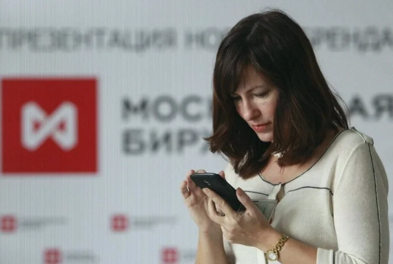 russia-stocks-lower-close-trade-50f6