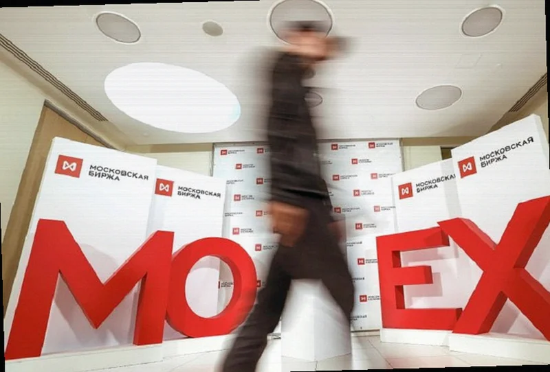 russia-stocks-lower-close-trade-9295