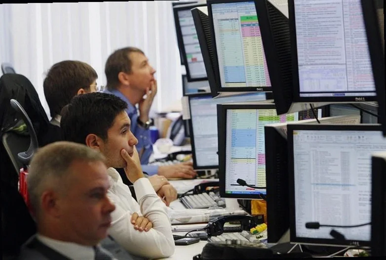 russia-stocks-lower-close-trade-9a70