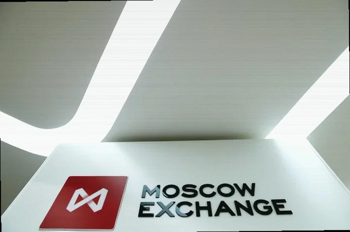 russia-stocks-lower-close-trade-d291