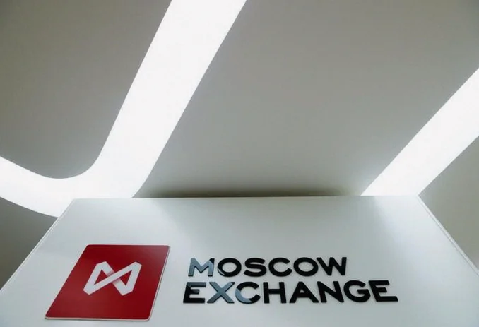 russia-stocks-lower-close-trade-f7b8