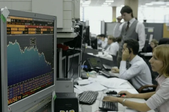 russia-stocks-lower-close-trade-fe38