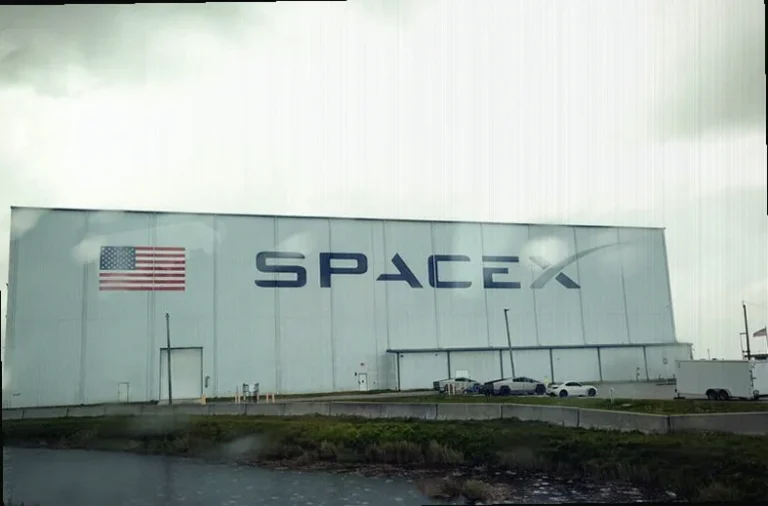 spacex-posted-nearly-billion-loss-3c98