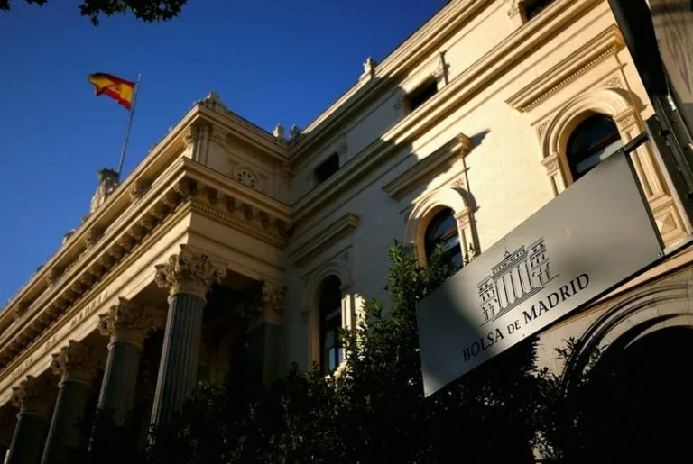 spain-stocks-higher-close-trade-cd08