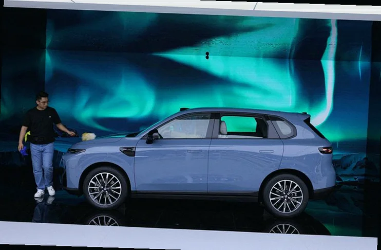 stellantis-advanced-talks-develop-opel-49b1