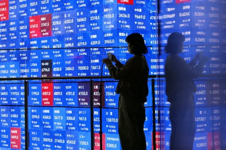 stocks-gain-oil-dollar-retreat-c75d