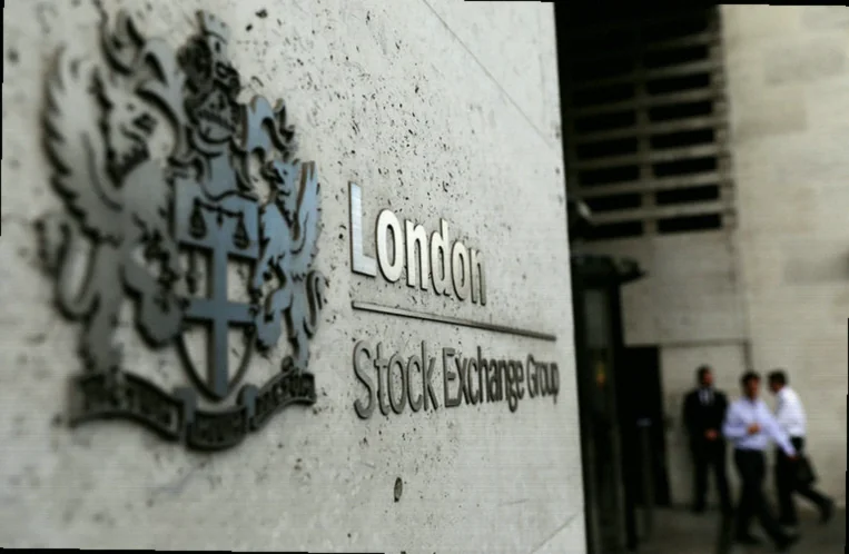 stocks-higher-close-trade-investing-0132