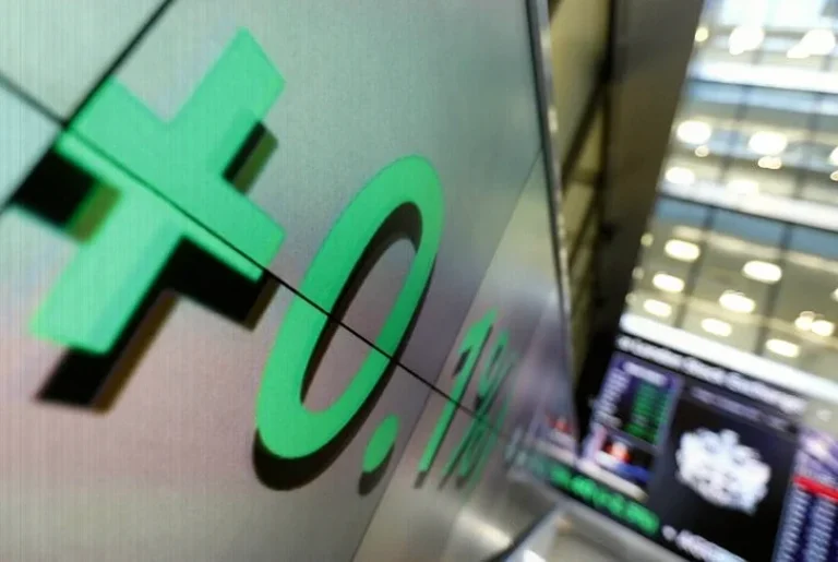 stocks-higher-close-trade-investing-3754