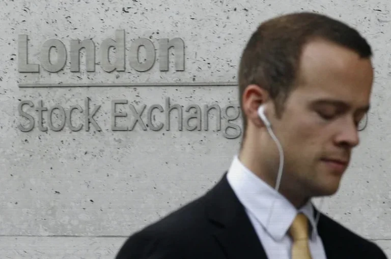 stocks-higher-close-trade-investing-8cc2