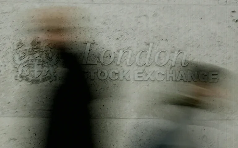 stocks-lower-close-trade-investing-c4d1