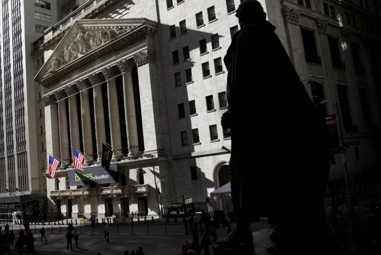 stocks-mixed-close-trade-dow-a96b