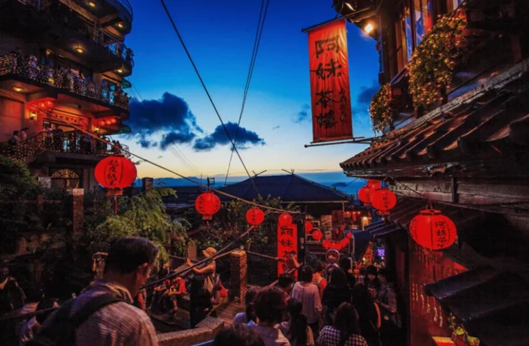 taiwan-stocks-lower-close-trade-3585