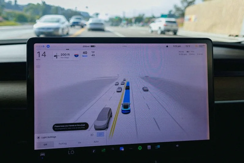 tesla-roll-out-fsd-software-d143