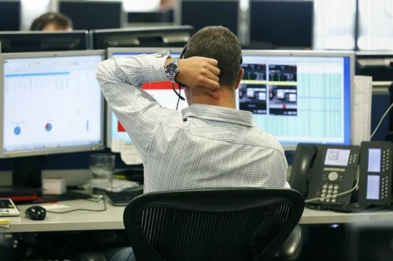 topps-tiles-reports-flat-revenue-7c8f