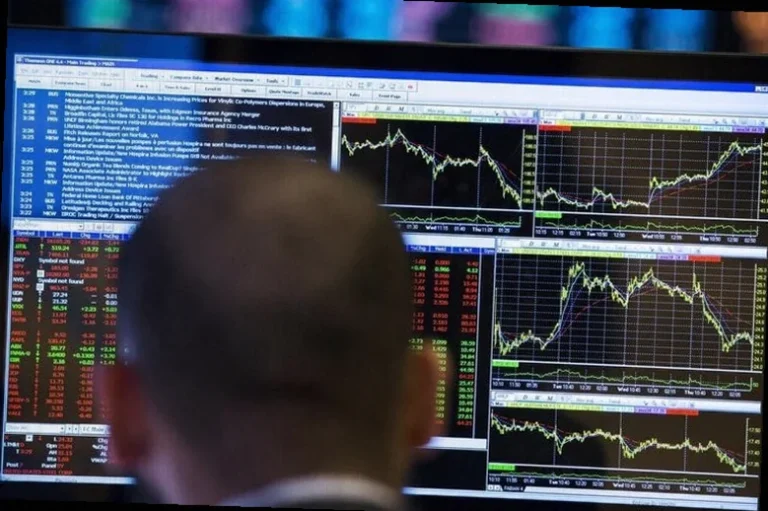 trump-nominates-pimco-executive-erin-7c34