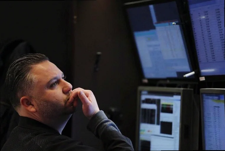 tsla-selloff-deepens-why-analysts-937f