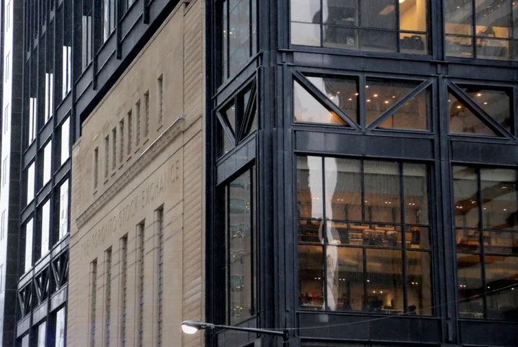 tsx-futures-point-higher-amid-b1c3