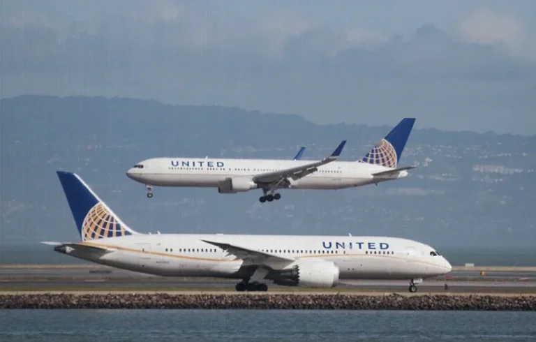 united-airlines-boeing-rise-premarket-6f48