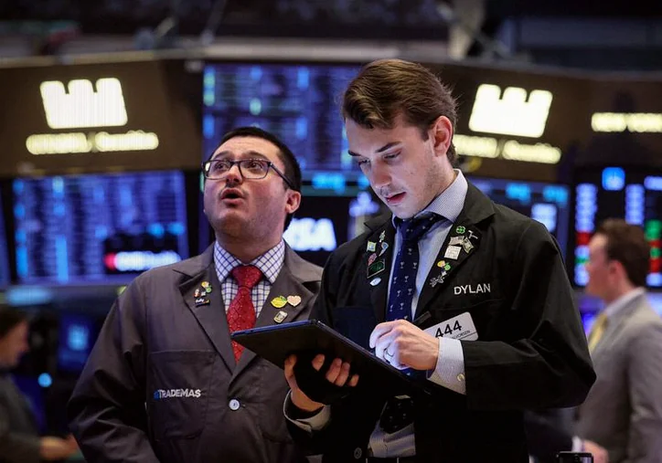 wall-futures-tick-down-ahead-cb69