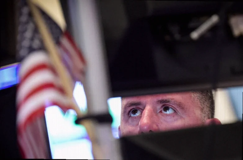 wall-opens-higher-mideast-escalation-27c5