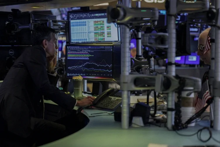 wall-opens-lower-ahead-trump-3583