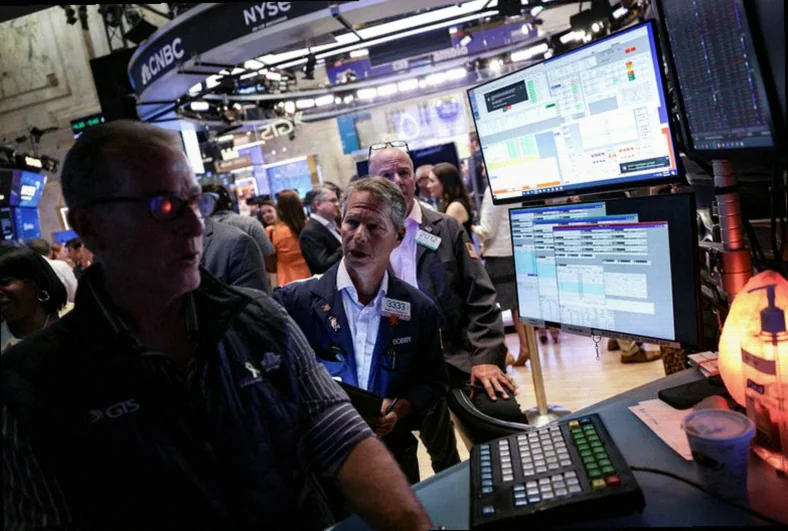 wall-street-indexes-open-higher-c125