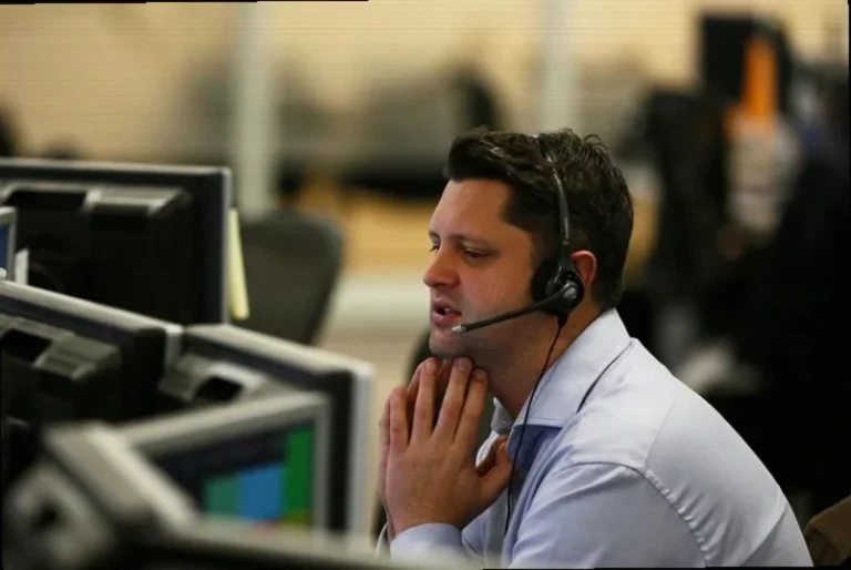 warsh-pledges-divest-canadian-fund-a65f