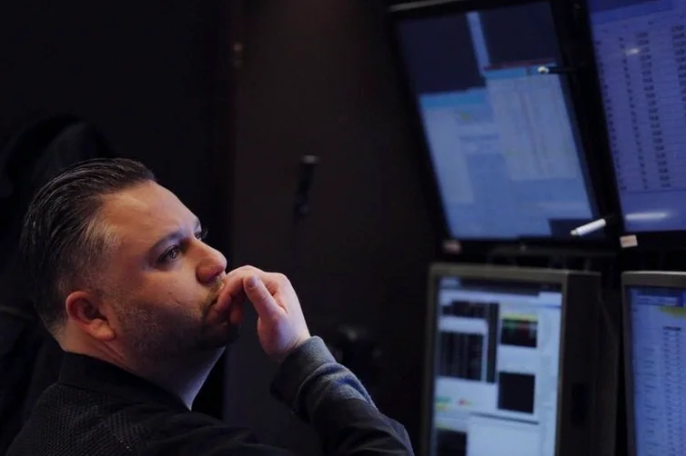 weighs-permanent-ban-chinese-air-10da