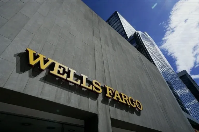 wells-fargo-sees-quarterly-drop-c6c7